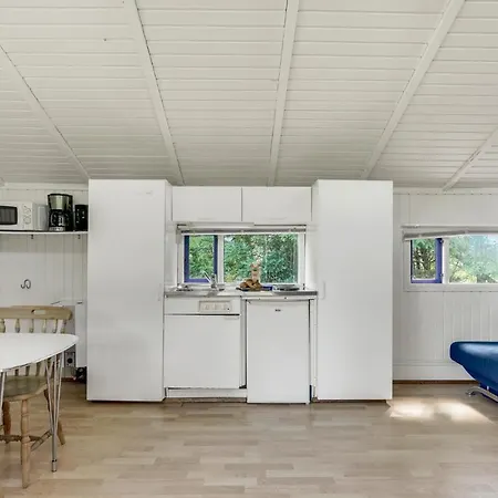 1 Bedroom Beautiful In Ferienhaus