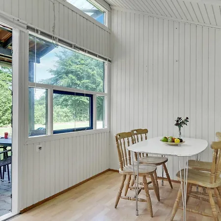 1 Bedroom Beautiful In Hampen